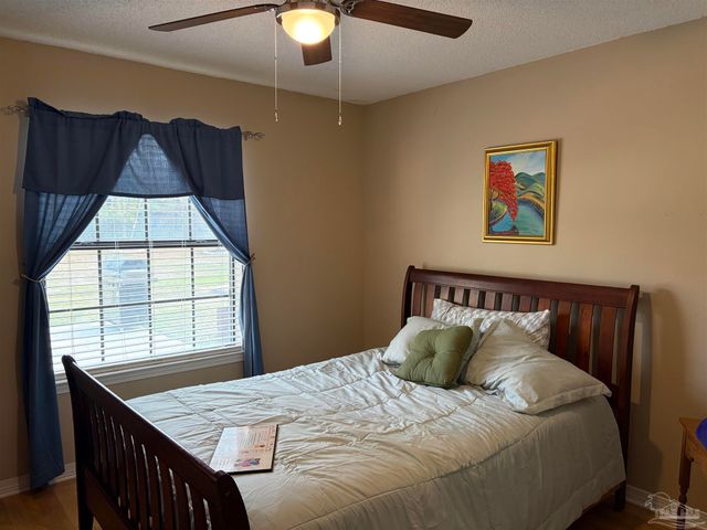 9631 Sunnybrook Dr, Navarre, FL 32566