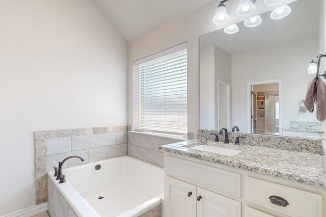 160 Melbourne Drive, Willow Park, TX 76087