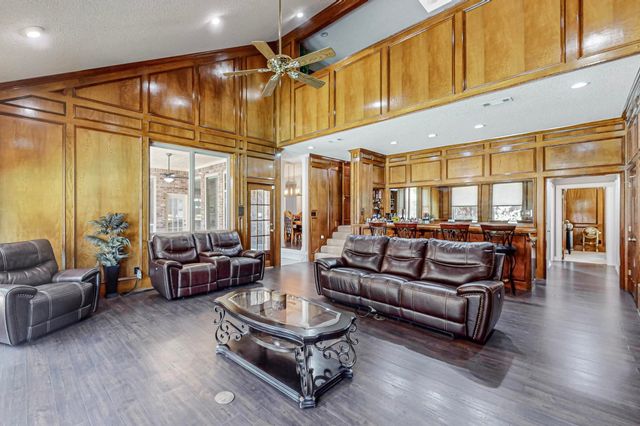 2121 Bay Club Drive, Arlington, TX 76013