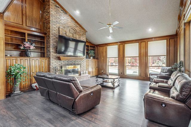 2121 Bay Club Drive, Arlington, TX 76013