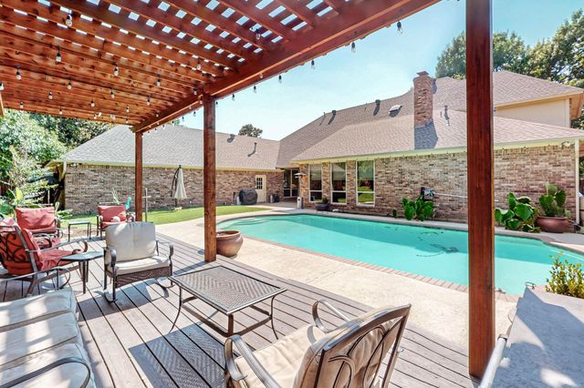 2121 Bay Club Drive, Arlington, TX 76013