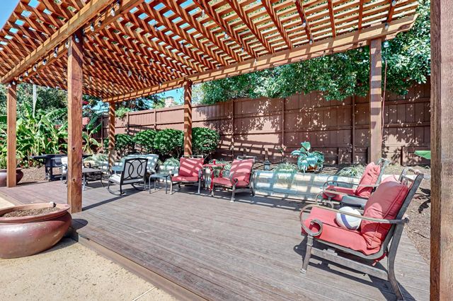 2121 Bay Club Drive, Arlington, TX 76013