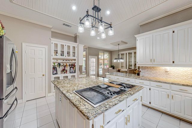 2121 Bay Club Drive, Arlington, TX 76013