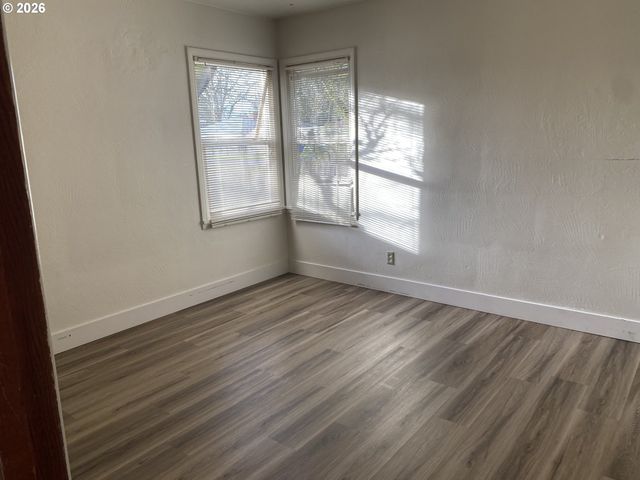 2055 DEVOS St, Eugene, OR 97402