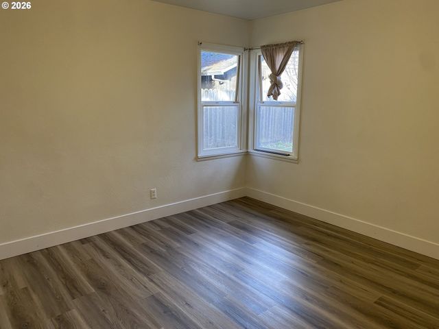 2055 DEVOS St, Eugene, OR 97402