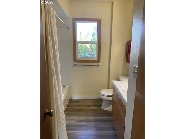 2055 DEVOS St, Eugene, OR 97402