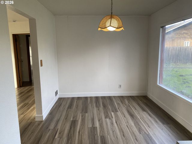 2055 DEVOS St, Eugene, OR 97402