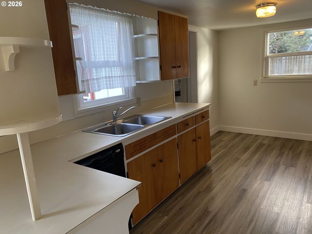 2055 DEVOS St, Eugene, OR 97402