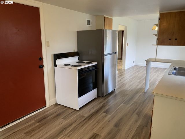 2055 DEVOS St, Eugene, OR 97402