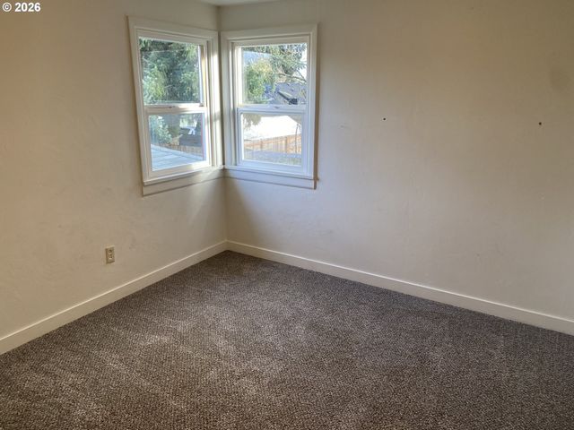 2055 DEVOS St, Eugene, OR 97402