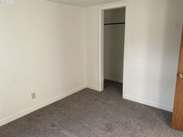 2055 DEVOS St, Eugene, OR 97402