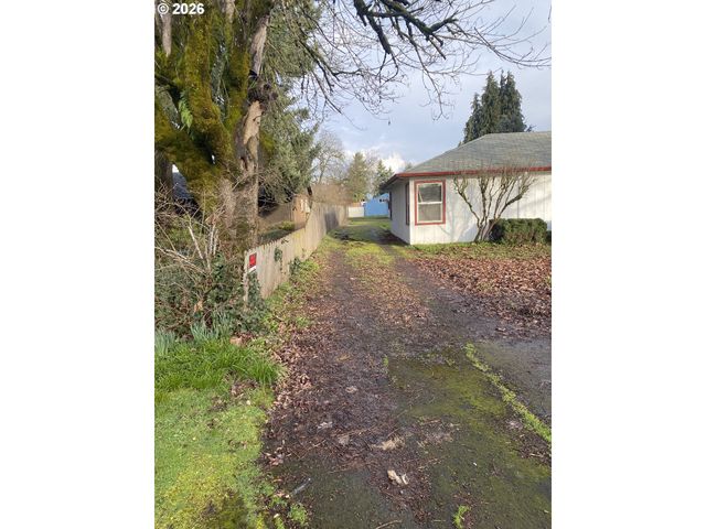 2055 DEVOS St, Eugene, OR 97402