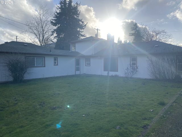 2055 DEVOS St, Eugene, OR 97402
