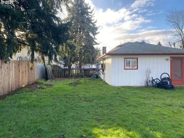 2055 DEVOS St, Eugene, OR 97402