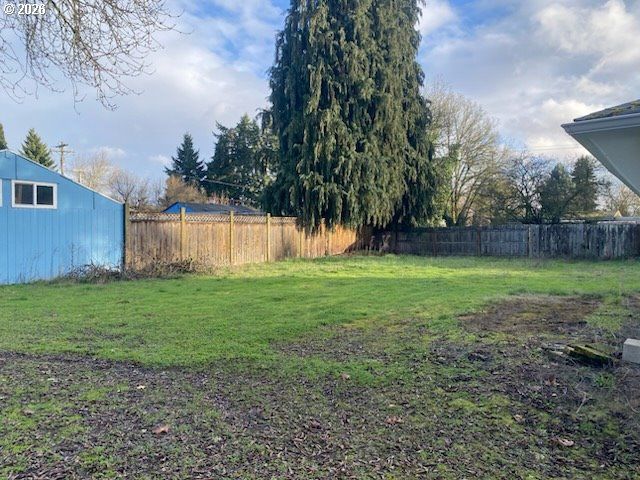 2055 DEVOS St, Eugene, OR 97402