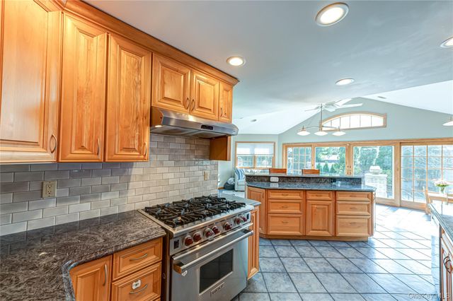 28 Clifford Court, Malverne, NY 11565