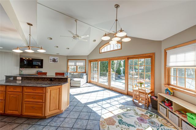 28 Clifford Court, Malverne, NY 11565