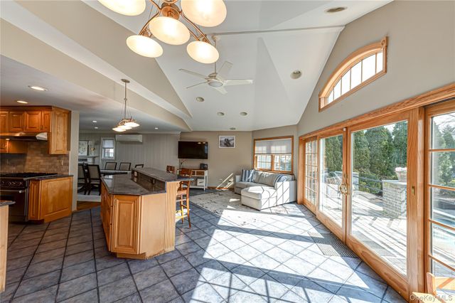 28 Clifford Court, Malverne, NY 11565