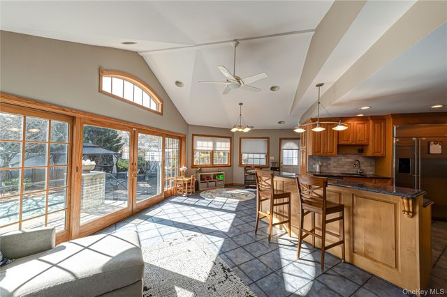 28 Clifford Court, Malverne, NY 11565