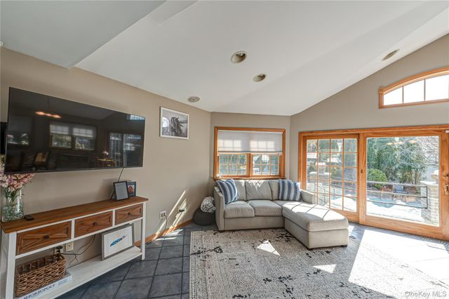 28 Clifford Court, Malverne, NY 11565