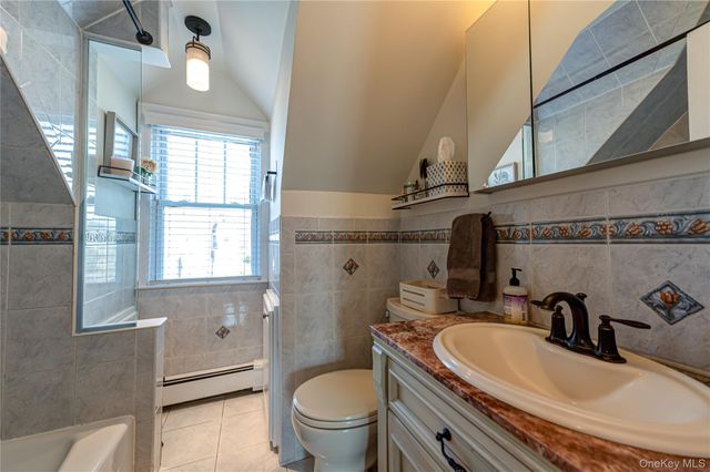 28 Clifford Court, Malverne, NY 11565