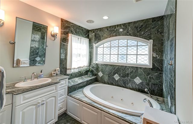 28 Clifford Court, Malverne, NY 11565