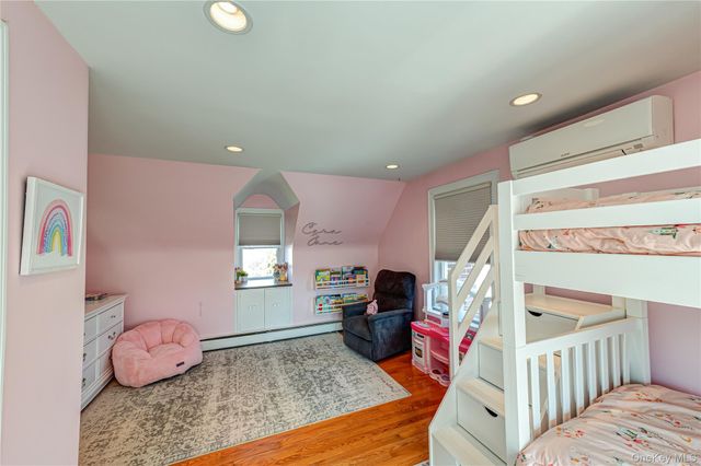 28 Clifford Court, Malverne, NY 11565