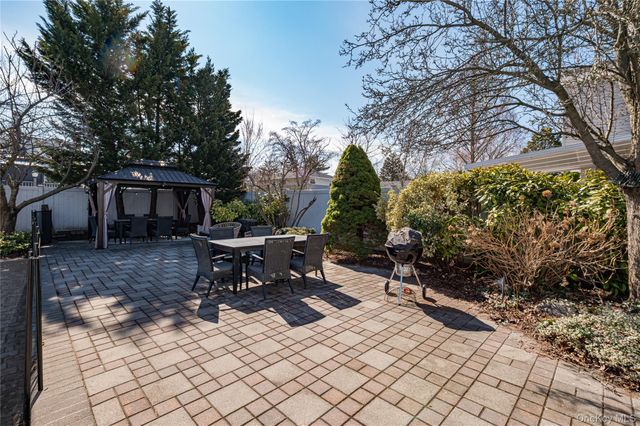 28 Clifford Court, Malverne, NY 11565