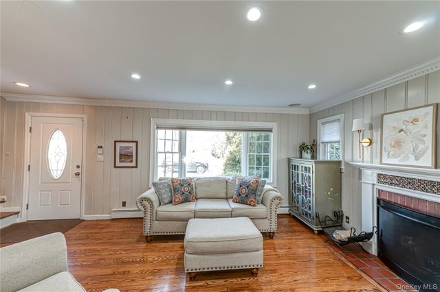 28 Clifford Court, Malverne, NY 11565