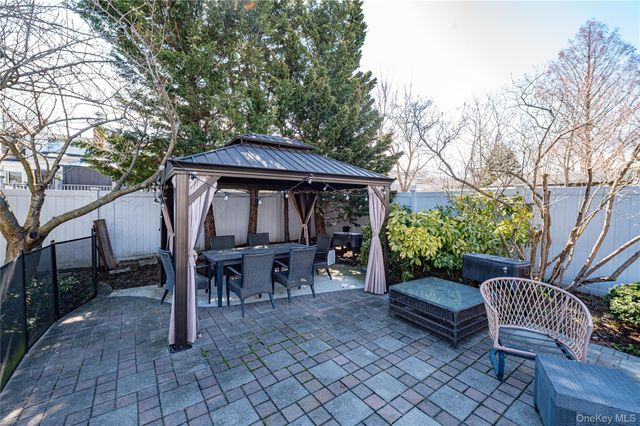 28 Clifford Court, Malverne, NY 11565