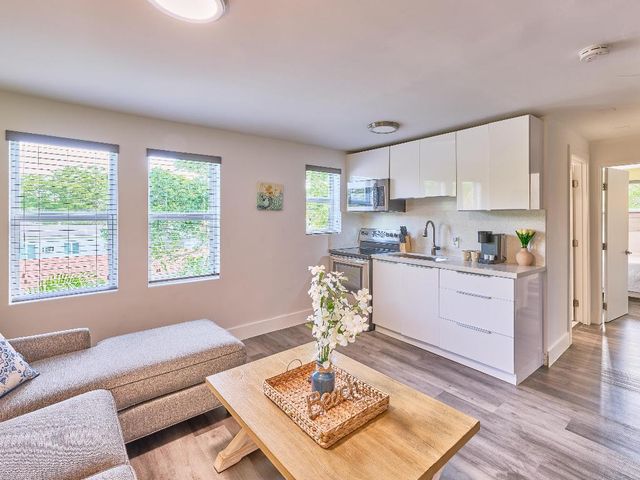 2020 Washington Street 4, Hollywood, FL 33020