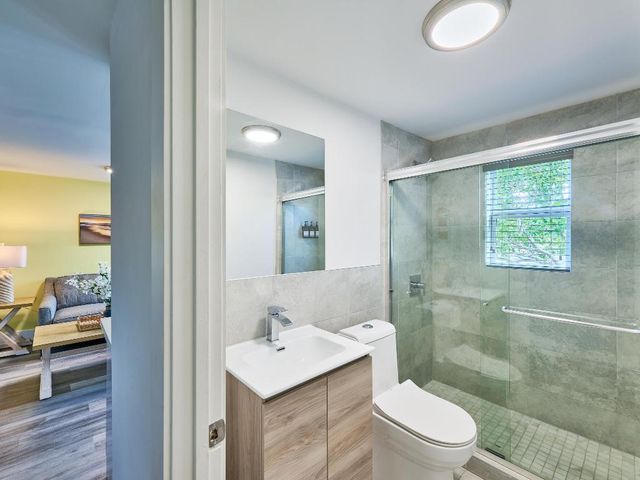 2020 Washington Street 4, Hollywood, FL 33020