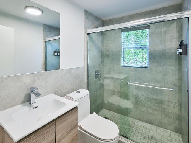 2020 Washington Street 4, Hollywood, FL 33020