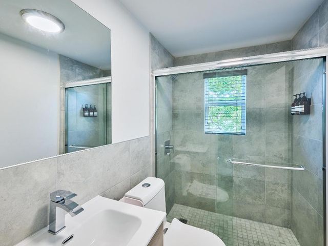 2020 Washington Street 4, Hollywood, FL 33020