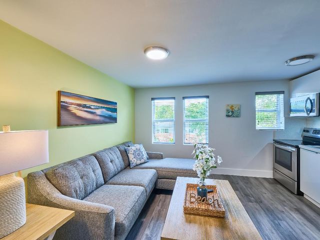 2020 Washington Street 4, Hollywood, FL 33020