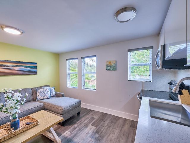 2020 Washington Street 4, Hollywood, FL 33020