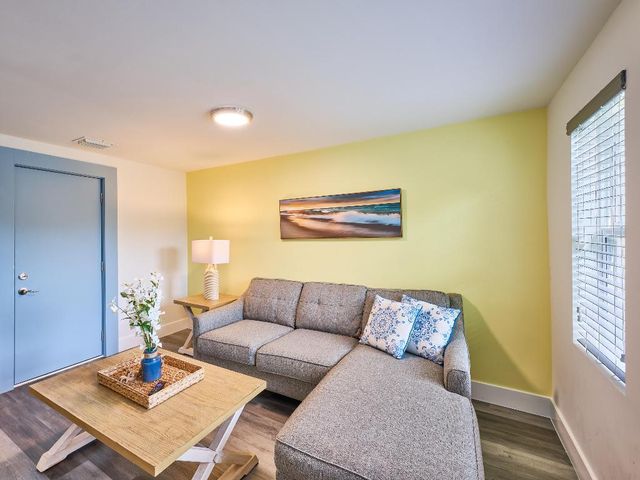 2020 Washington Street 4, Hollywood, FL 33020