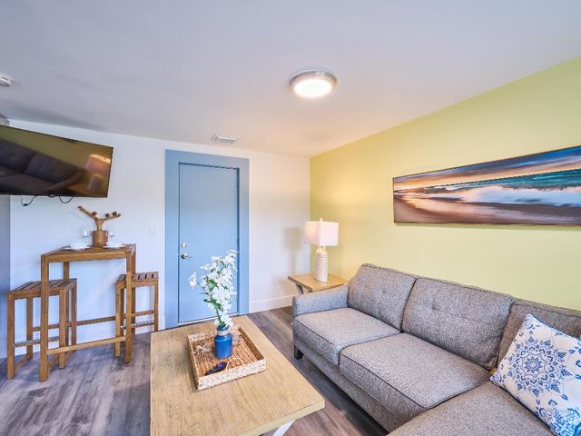 2020 Washington Street 4, Hollywood, FL 33020