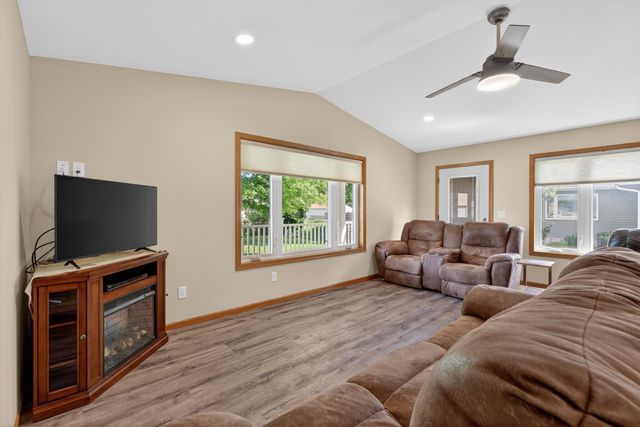 321 Devlin Circle, Cedar Falls, IA 50613