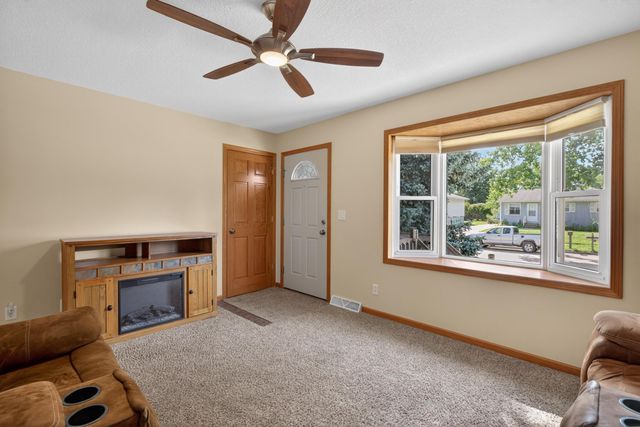 321 Devlin Circle, Cedar Falls, IA 50613