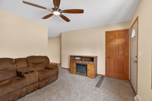 321 Devlin Circle, Cedar Falls, IA 50613