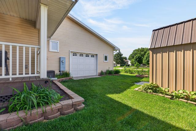 321 Devlin Circle, Cedar Falls, IA 50613