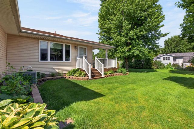321 Devlin Circle, Cedar Falls, IA 50613