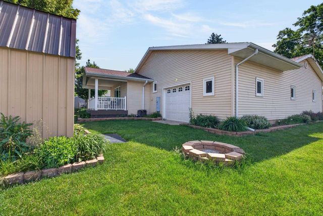 321 Devlin Circle, Cedar Falls, IA 50613