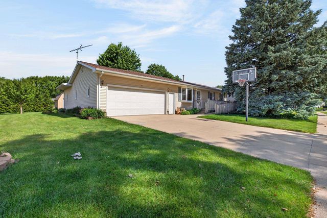 321 Devlin Circle, Cedar Falls, IA 50613