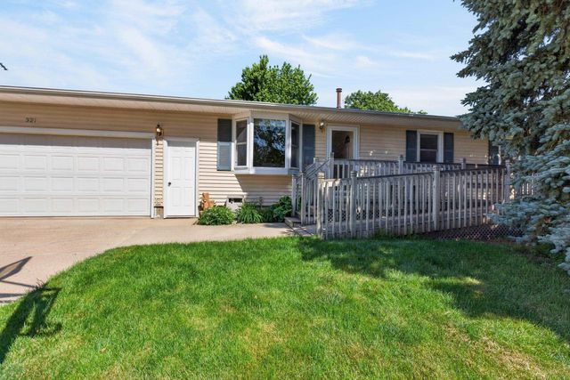 321 Devlin Circle, Cedar Falls, IA 50613