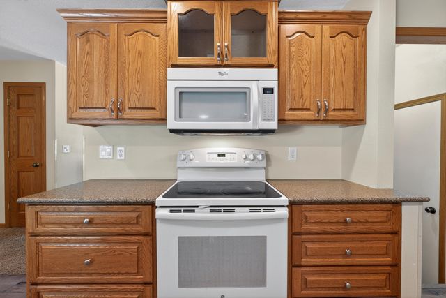 321 Devlin Circle, Cedar Falls, IA 50613