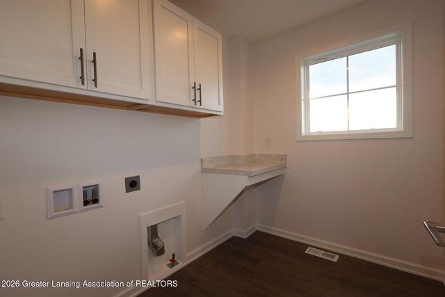 15195 Nottingham Fields Parkway, Lansing, MI 48906