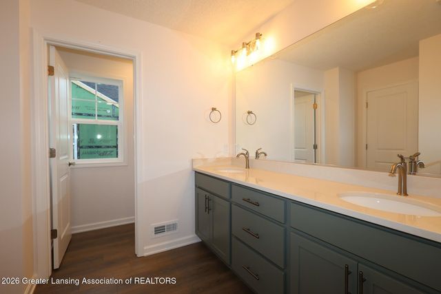 15195 Nottingham Fields Parkway, Lansing, MI 48906