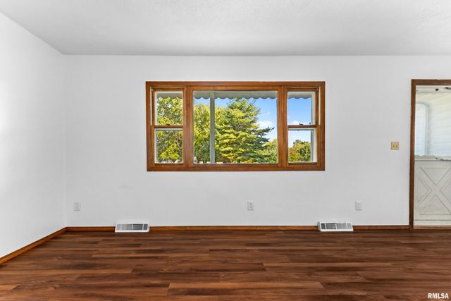 1072 Joni Drive, Knoxville, IL 61448